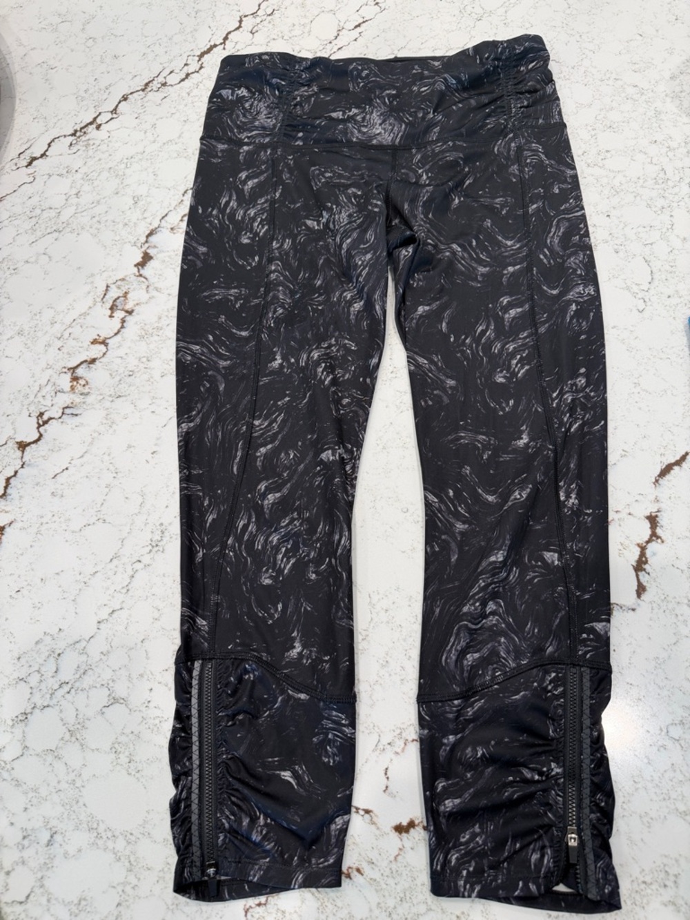 Lululemon 8 Black Marble-Print Leggings